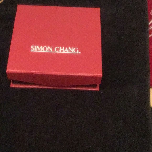 ⬇️Price Drop⬇️Simon Chang butterfly crystal brooch comes with gift box - Picture 2 of 5